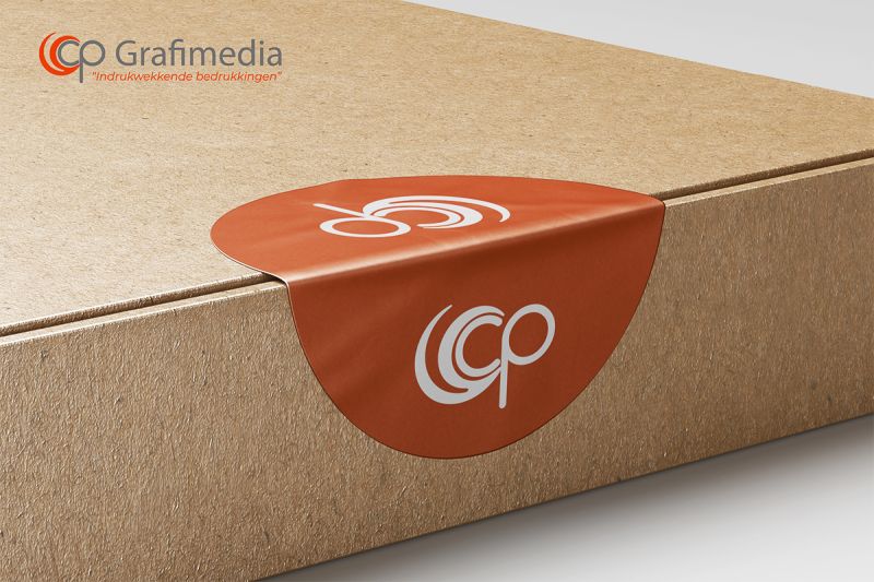 sticker cp grafimedia op doos geplakt